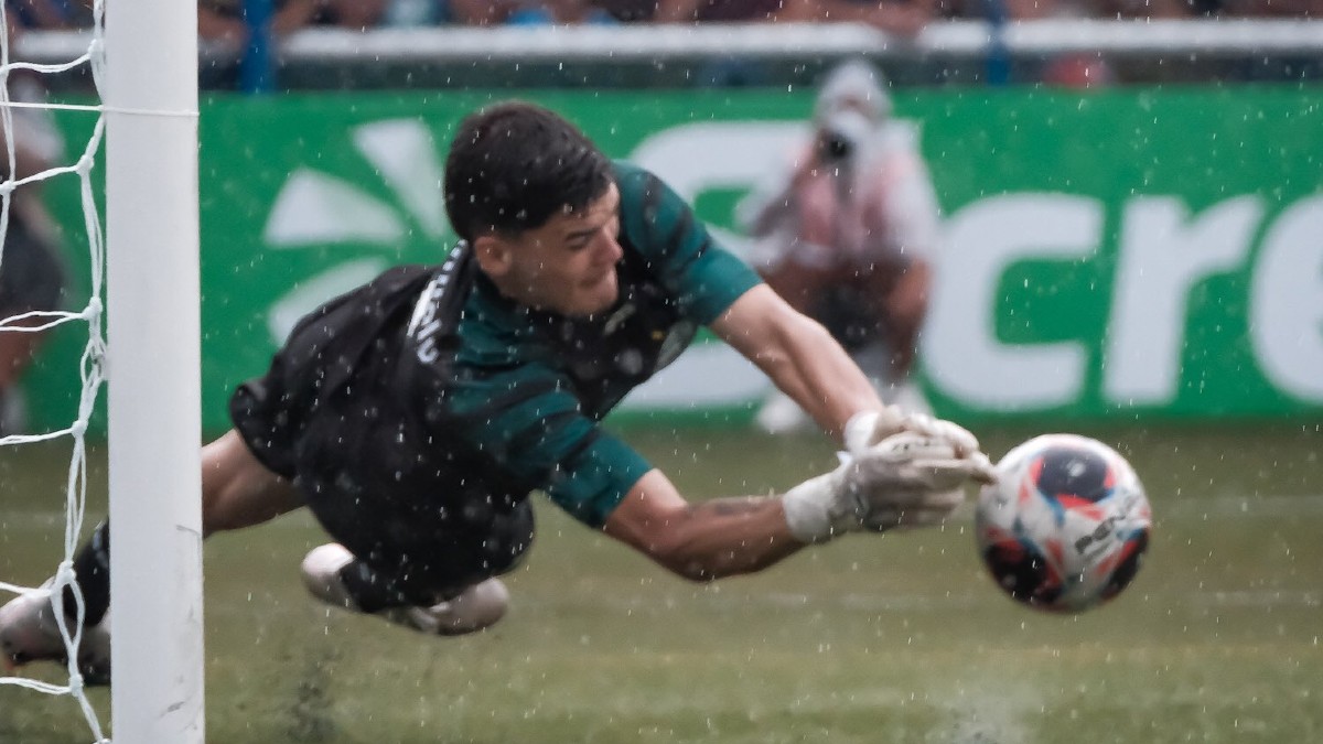 Pedro Morisco em jogo do Coritiba na Copinha