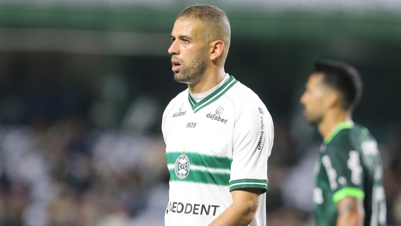 Slimani em ação pelo Coritiba