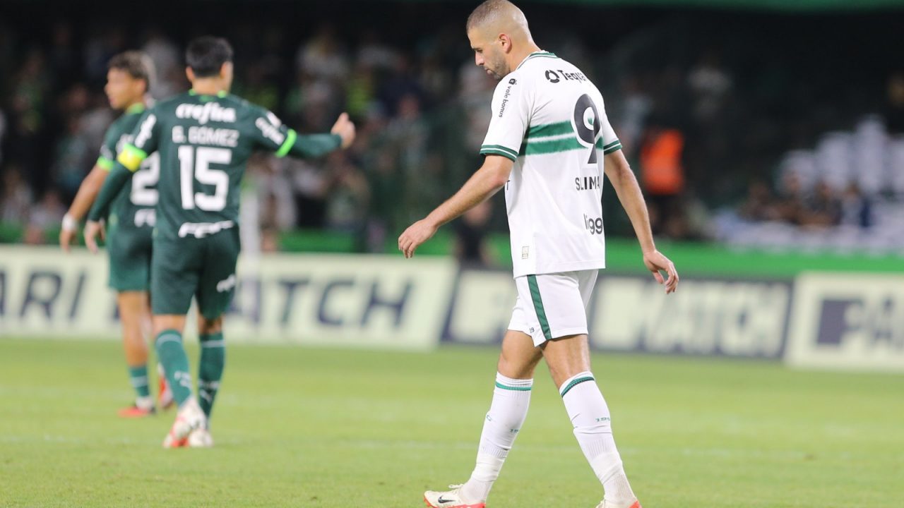 Slimani em Coritiba x Palmeiras, pelo Brasileirão 2023