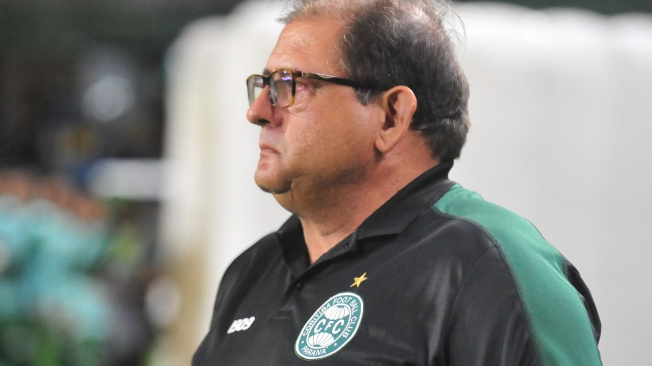 Guto Ferreira, técnico do Coritiba.