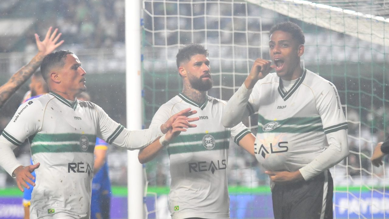 Thalisson em Coritiba x São Joseense.