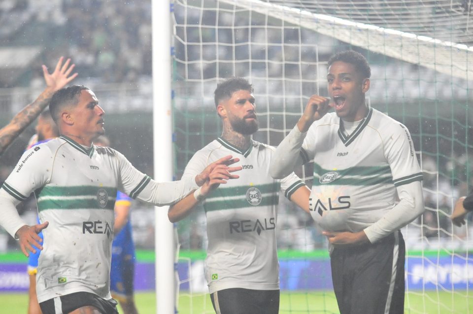 Thalisson em Coritiba x São Joseense.