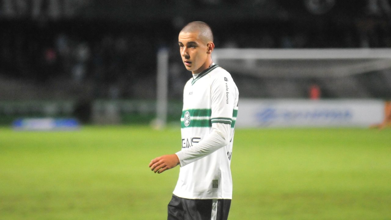 Matheus Dias, meia do Coritiba.