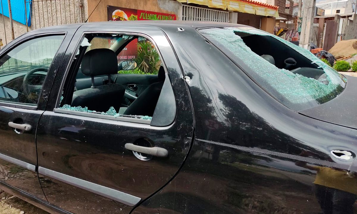 carro-ataque-tiros-santa-candida-curitiba-1