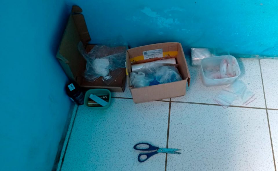 mini-laboratorio-de-drogas-encontrado-policia-3
