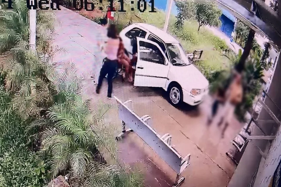 mulher-e-espancada-na-frente-da-filha