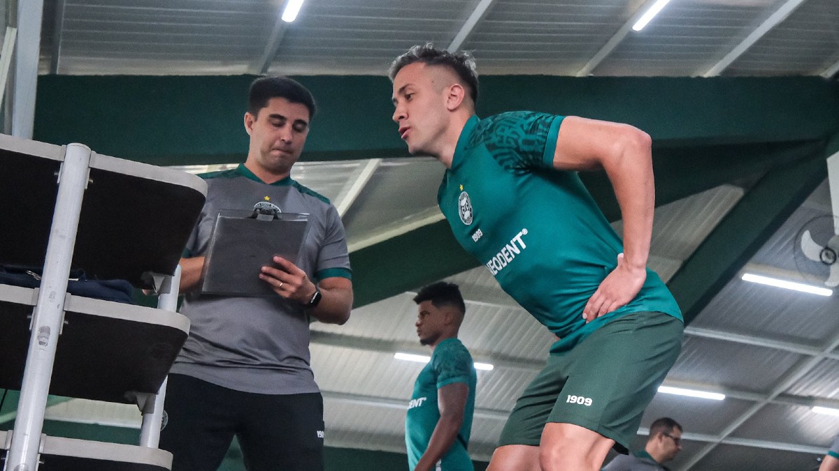 Jogadores do Coritiba realizam atividade física no CT da Graciosa