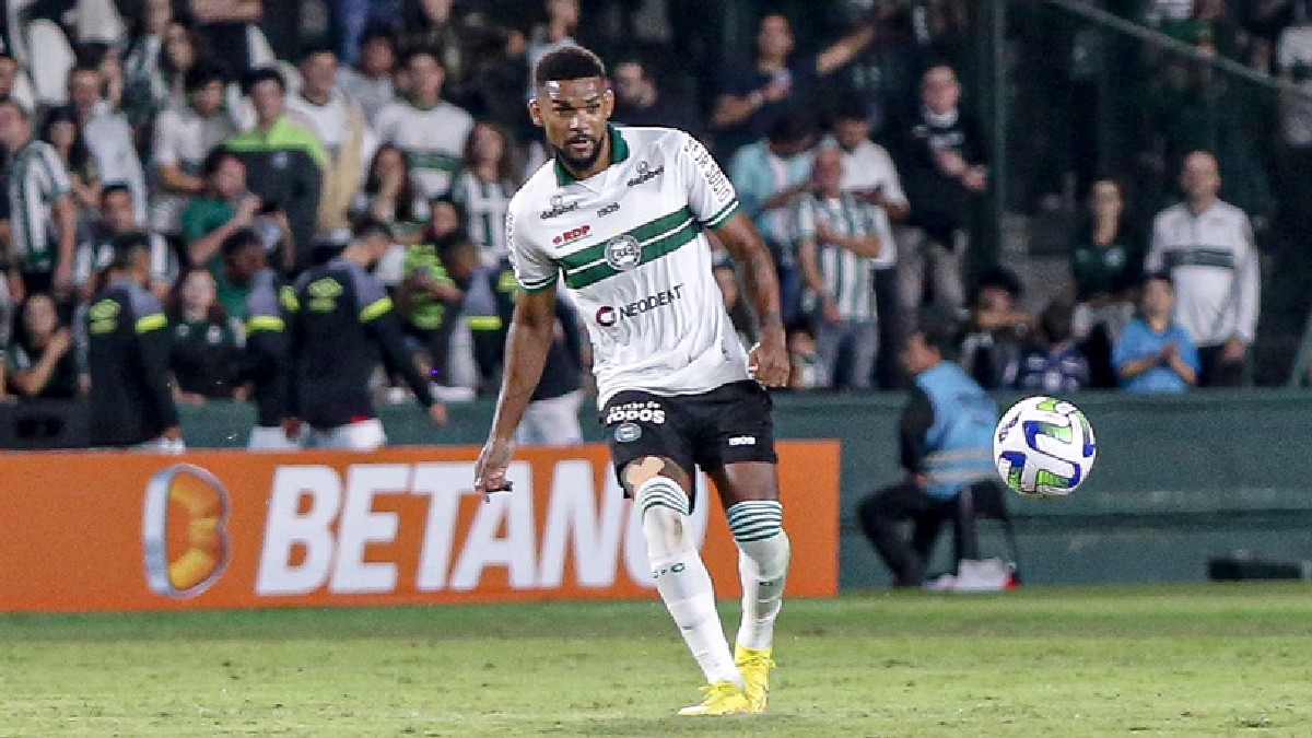 Bruno Viana em ação pelo Coritiba