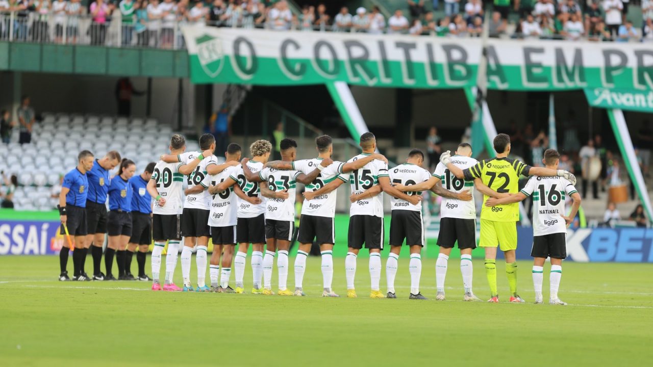 O Coritiba fez homenagens a Júnior Chávare.