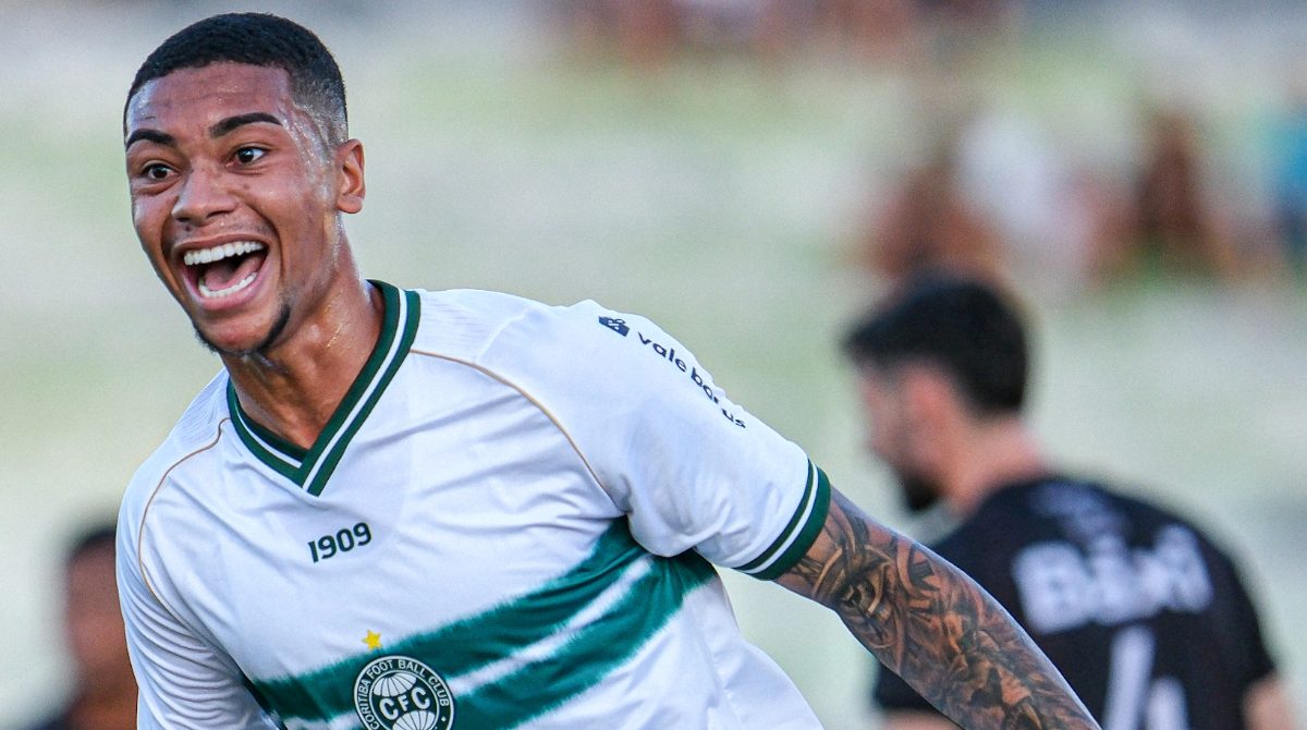 Éberth, atacante do Coritiba.