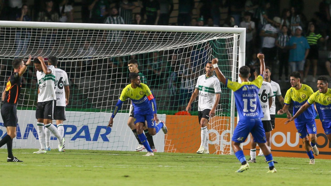 Fransérgio lamenta gol do Andraus contra o Coritiba