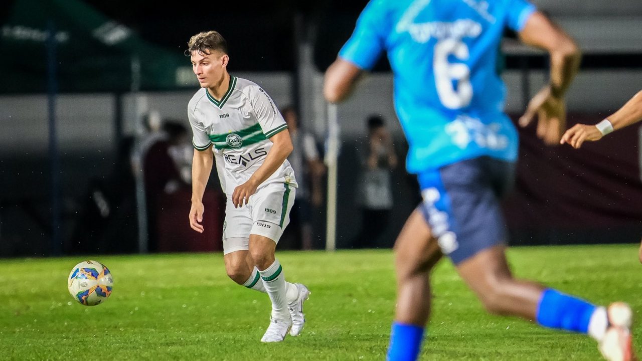 Natanael, lateral do Coritiba.