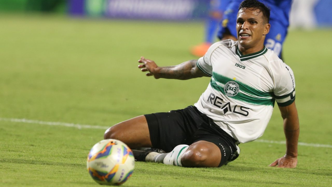 Robson em ação em Coritiba x Andraus