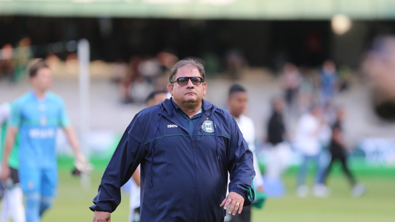 Guto Ferreira, técnico do Coritiba.