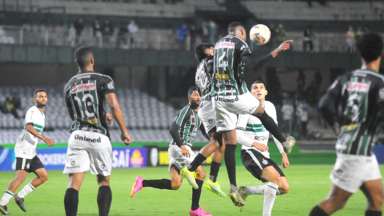 Coritiba x Maringá, durante a primeira fase.