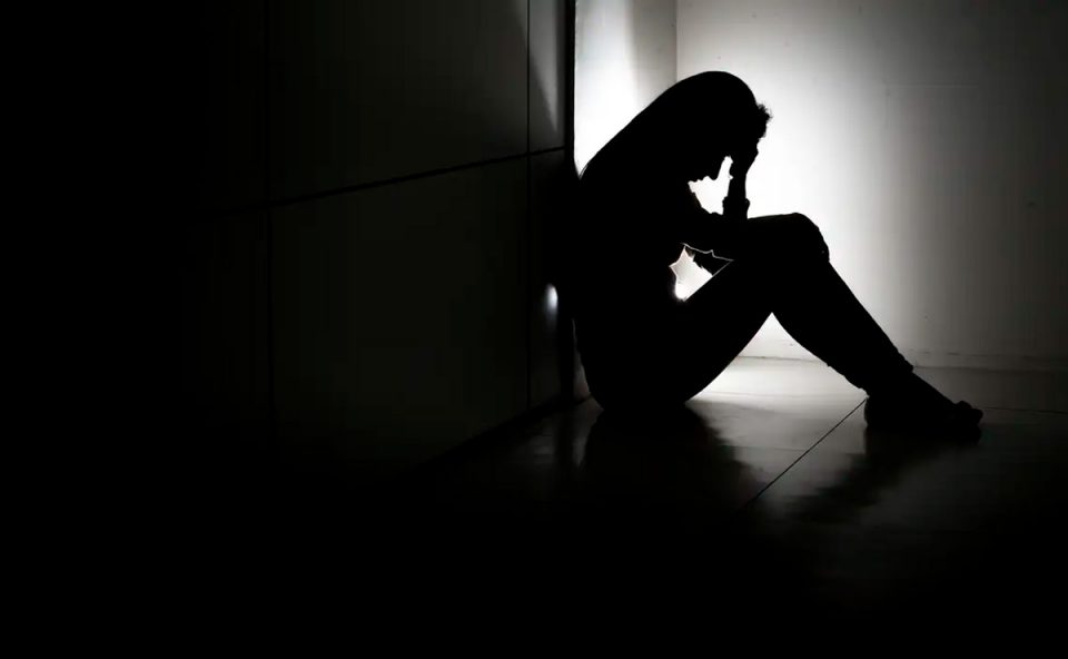 alerta-suicidios-criancas-jovens-fiocruz