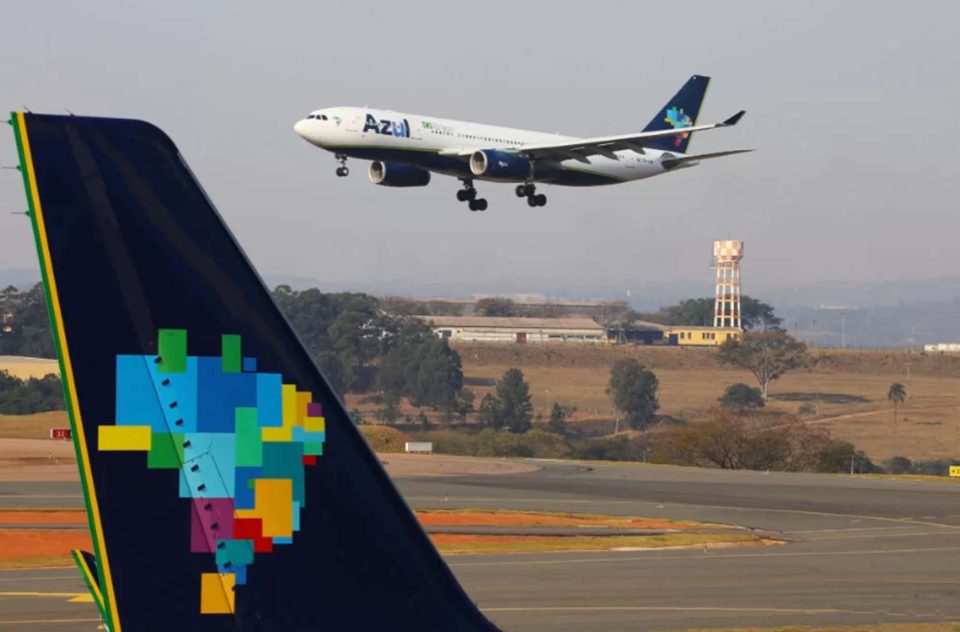 azul-avião