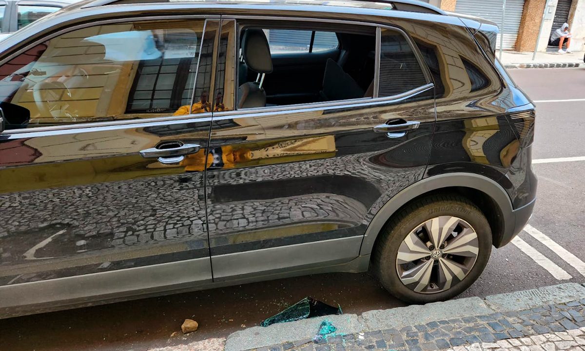 carro-medico-arrombado-centro-curitiba
