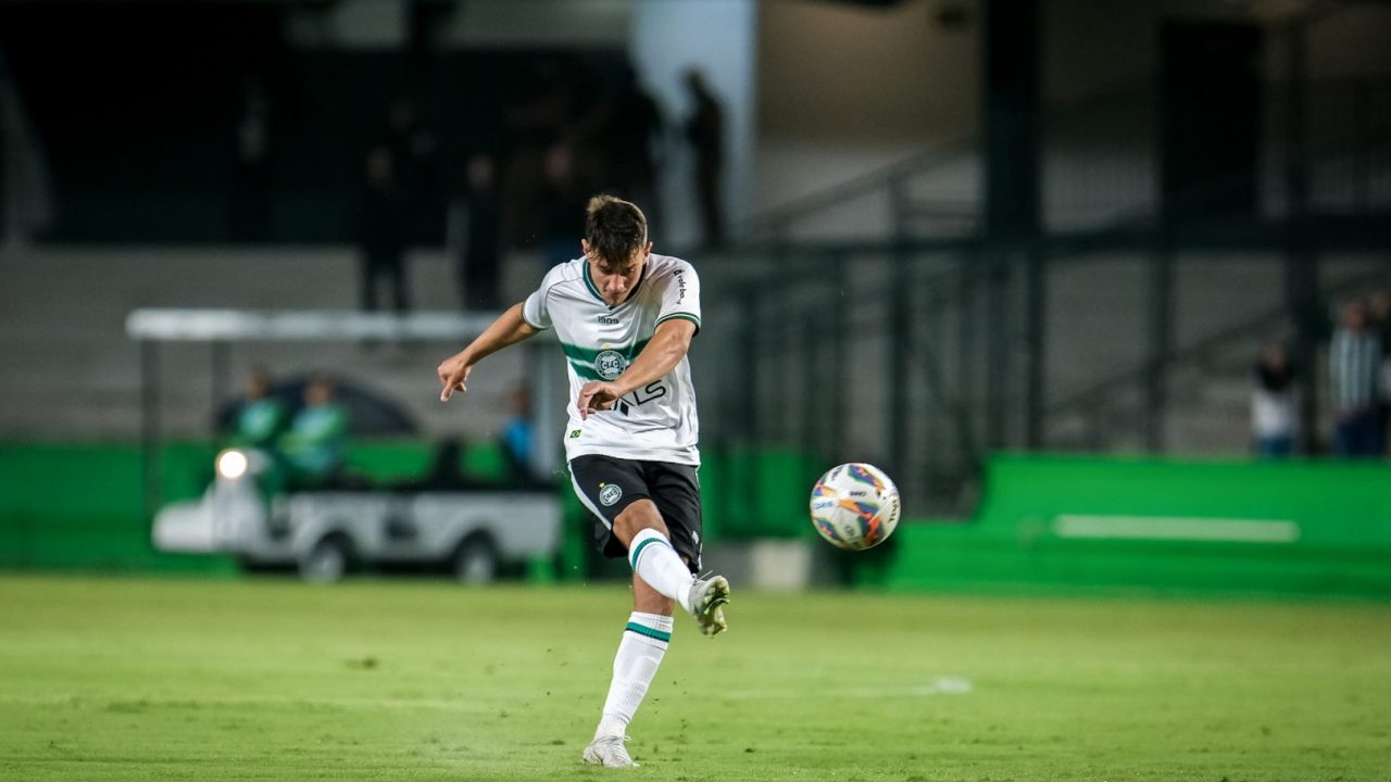 Natanael, lateral do Coritiba.