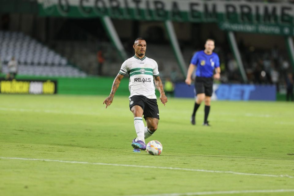 Arilson, volante do Coritiba