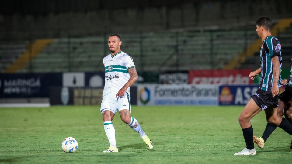 Arilson, volante do Coritiba.