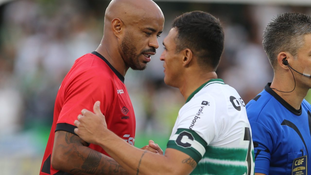 O Coritiba homenageou o Athletico, nas redes sociais.