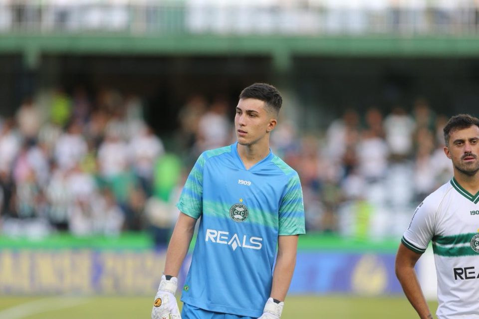 Benassi, goleiro do Coritiba