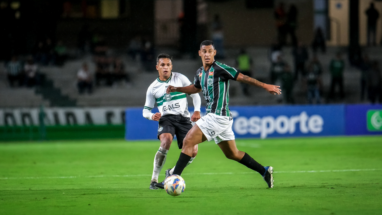 Coritiba x Maringá, na primeira fase do Paranaense 2024.