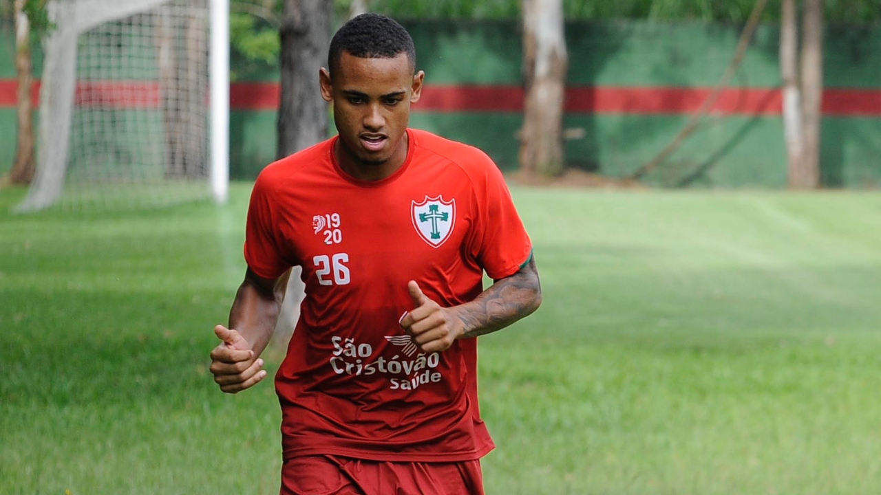 Patrick, zagueiro da Portuguesa, que interessa o Coritiba.