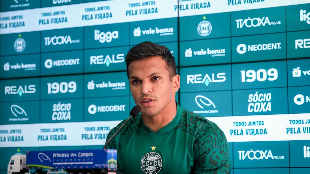 Robson, em entrevista coletiva pelo Coriitba.