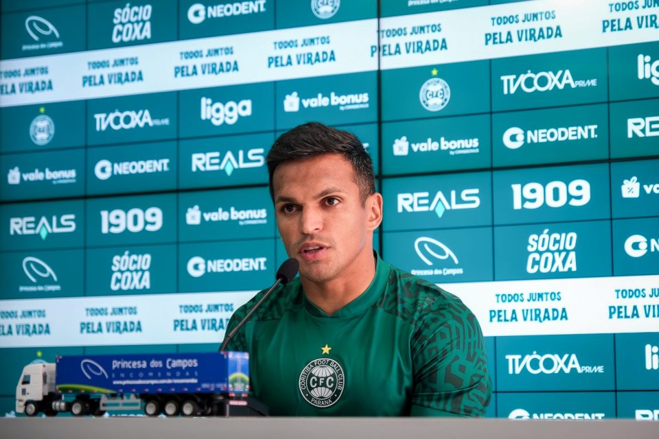 Robson, em entrevista coletiva pelo Coriitba.
