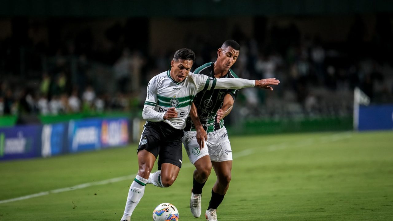 Robson em ação em Coritiba x Maringá