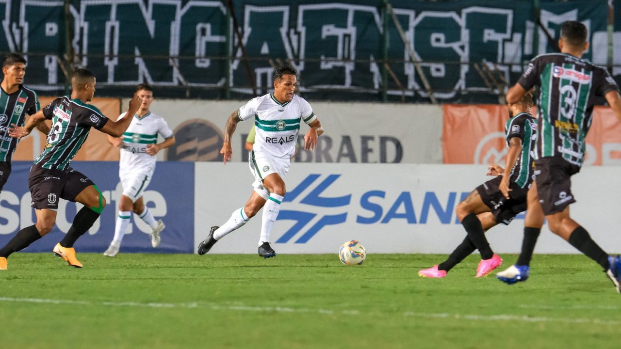 Robson em ação em Maringá x Coritiba