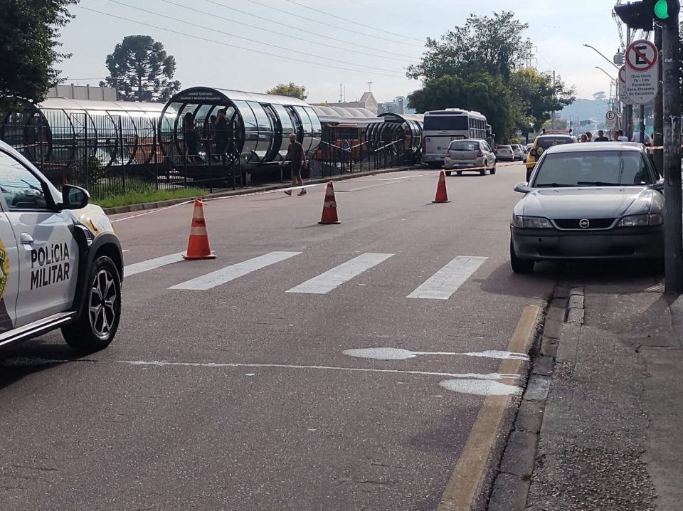 atentado tiros sítio cercado