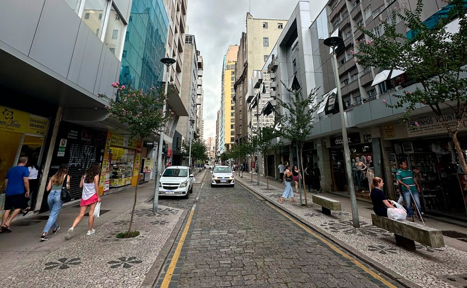 caminhar-melhor-rua-voluntarios-da-patria-centro-curitiba