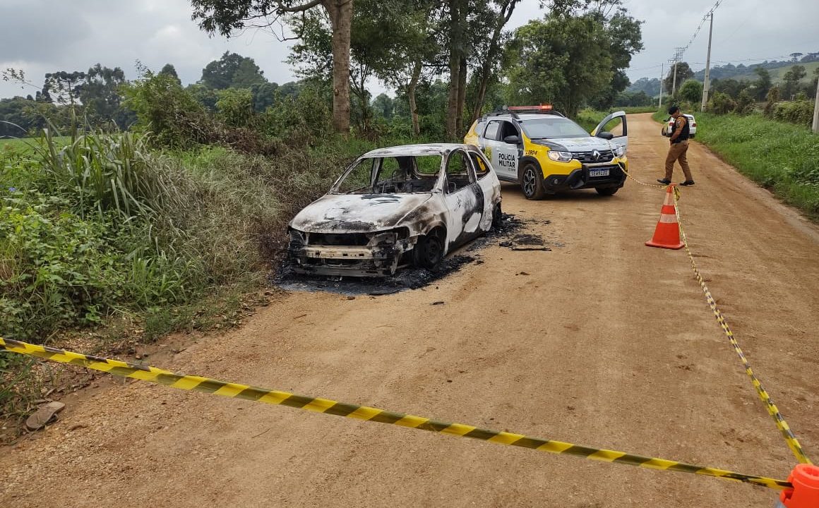 corpo-carbonizado-carro-incendiado
