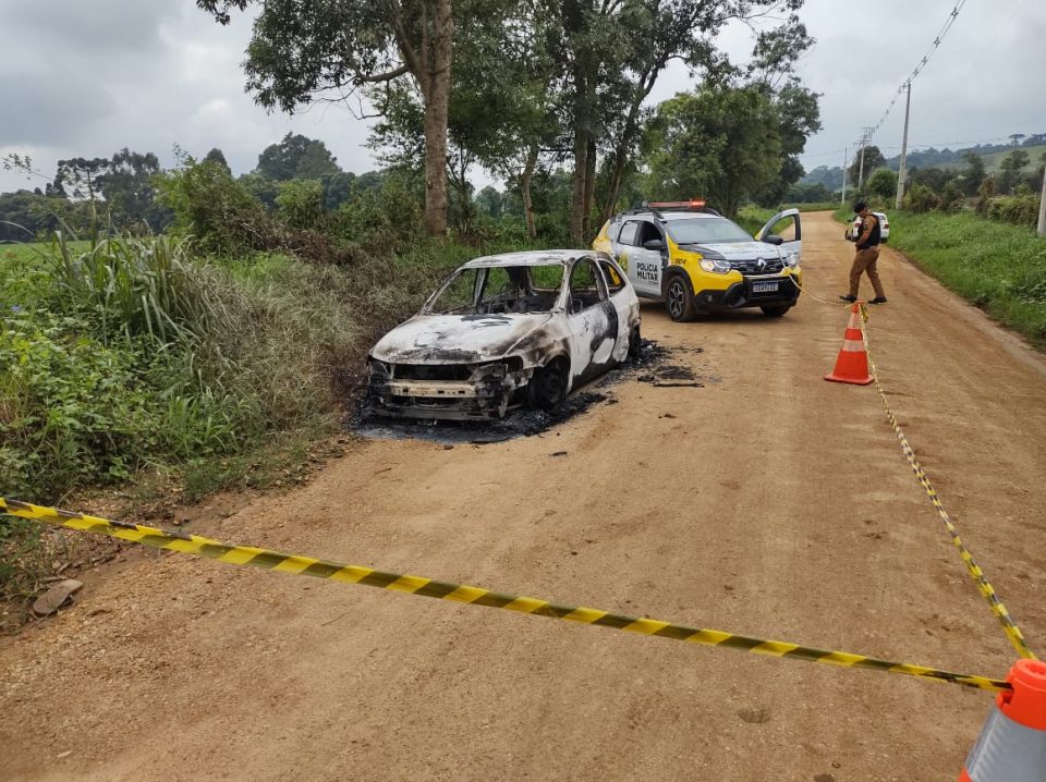 corpo-carbonizado-carro-incendiado