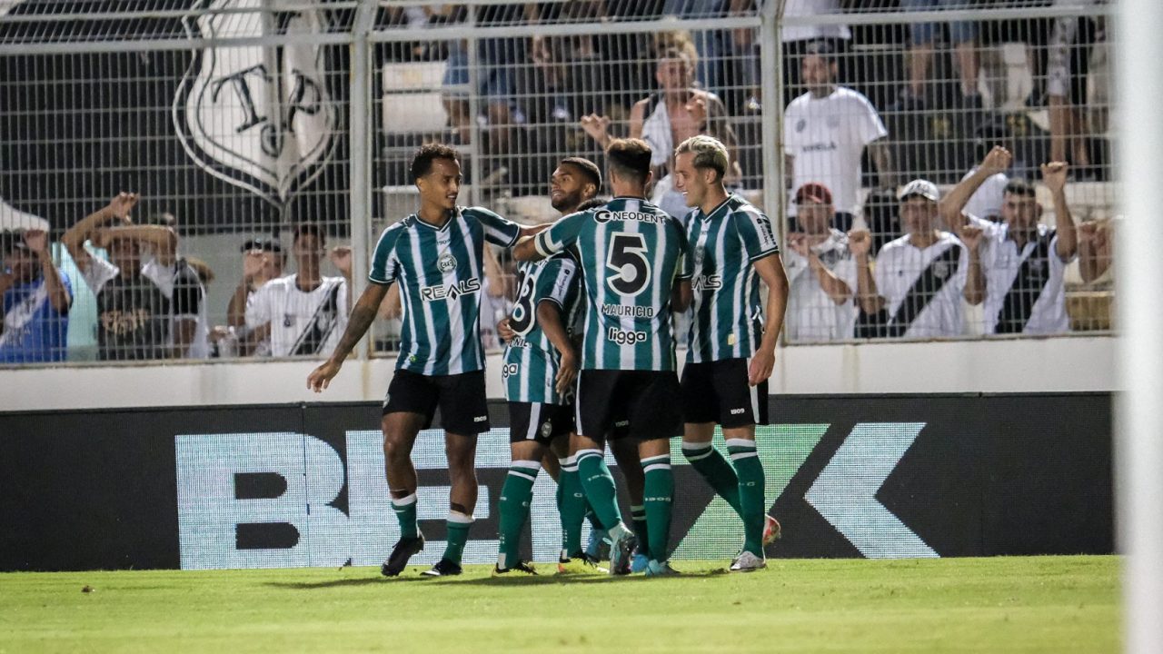 Ponte Preta x Coritiba.