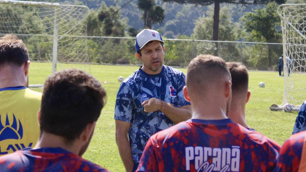 Tcheco, técnico do Paraná Clube.