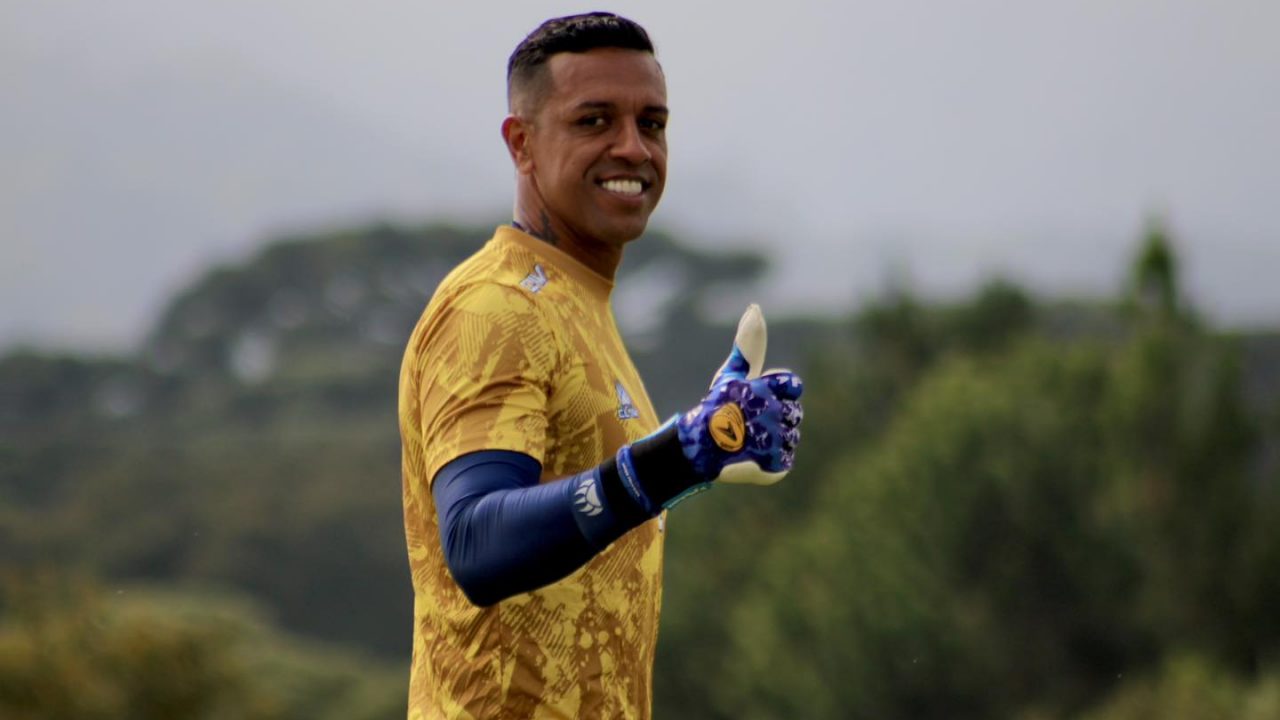 Sidão, goleiro do Paraná Clube.