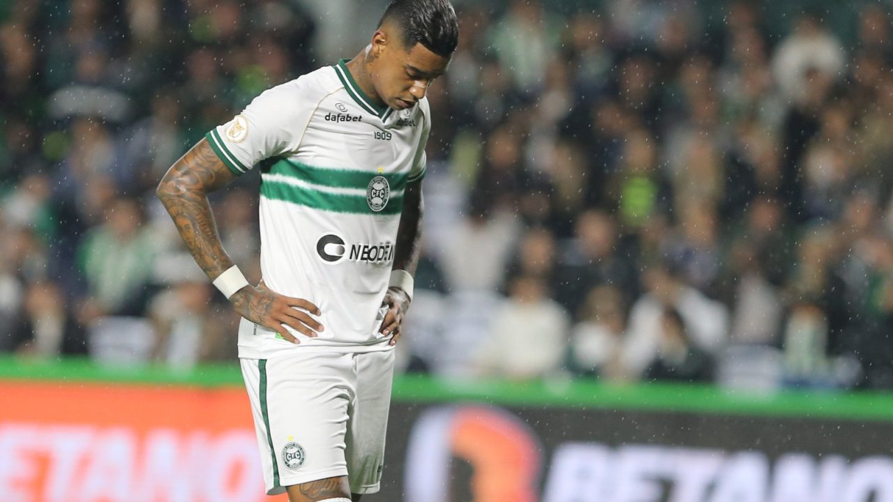 Alef Manga em ação pelo Coritiba, em 2023