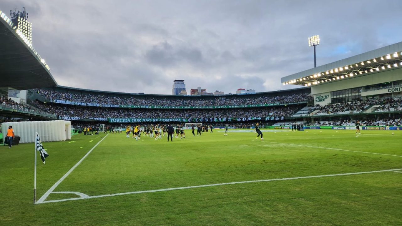 Torcida do Coritiba no estádio Couto Pereira