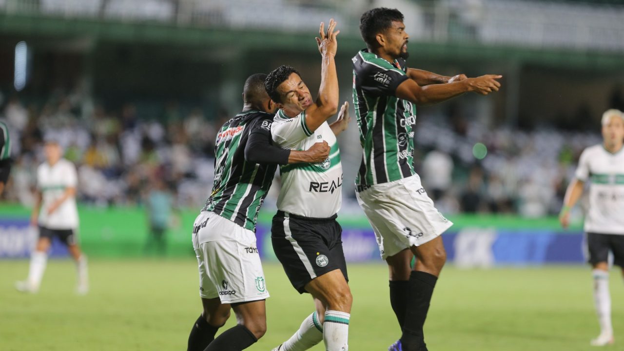 Lance de Coritiba x Maringá, pelo Paranaense