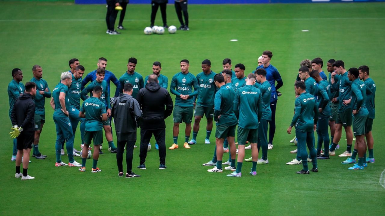Elenco do Coritiba em treinamento no Couto Pereira