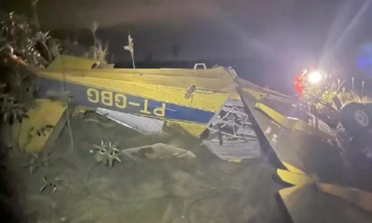 Piloto ficou preso às ferragens - Foto: Reprodução/Bombeiros MG