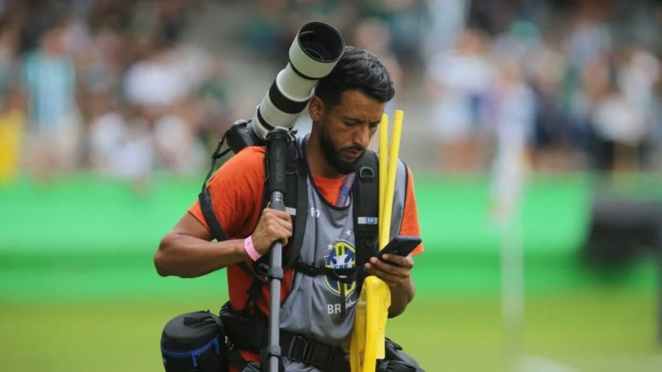 Repórter fotográfico Franklin Freitas no jogo do Coritiba