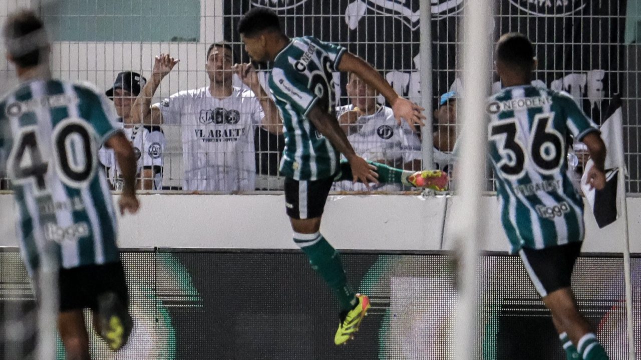 Ponte Preta x Coritiba.