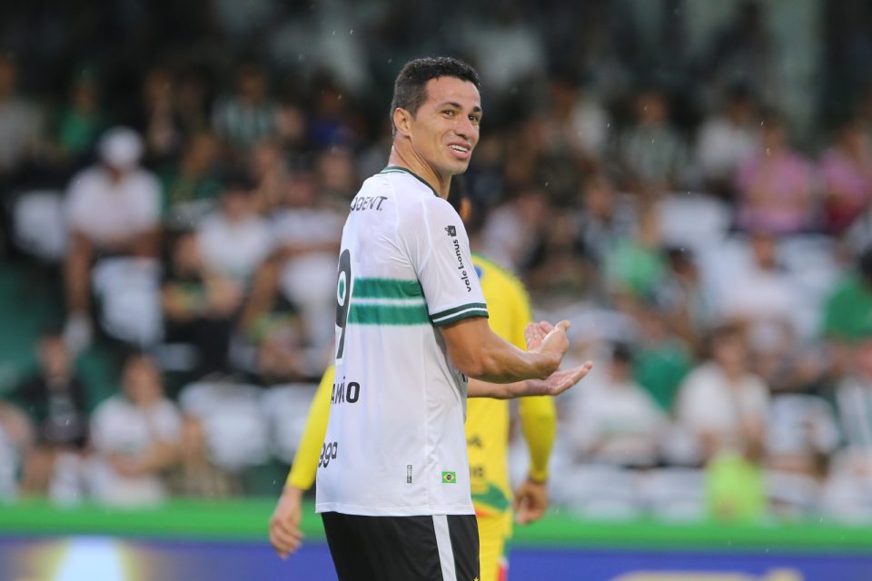 Leandro Damião está de saída do Coritiba.
