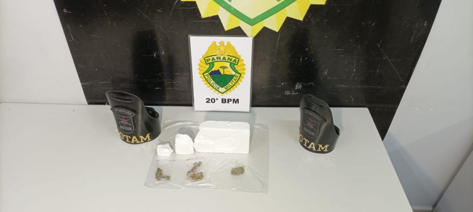 Delivery do tráfico: motociclista é abordado com 1 kg de cocaína em Curitiba; cliente também foi preso