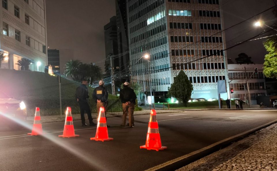 homem-ameaca-armado-centro-civico-1
